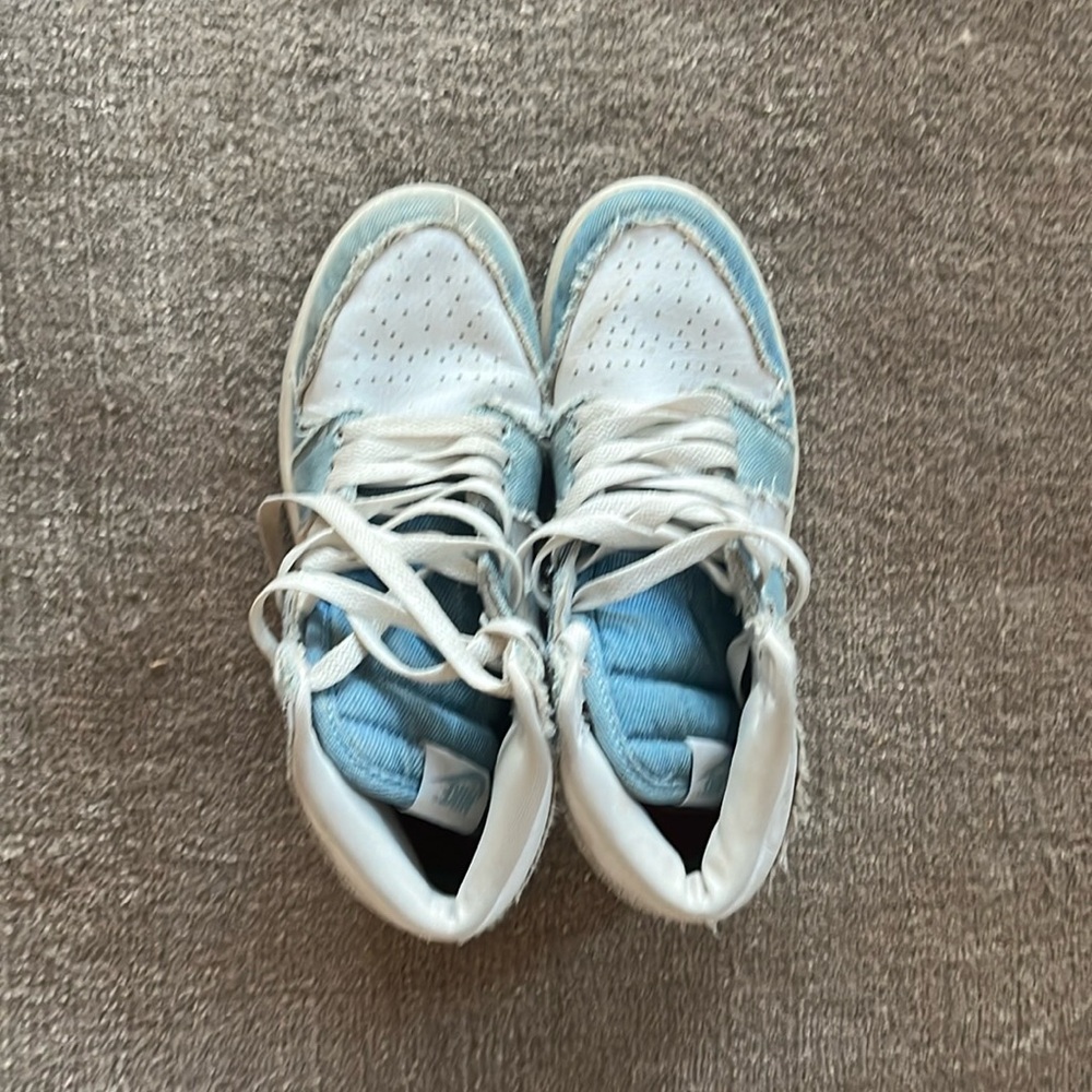 Big girl sneakers,Nike,size 2.5,denim